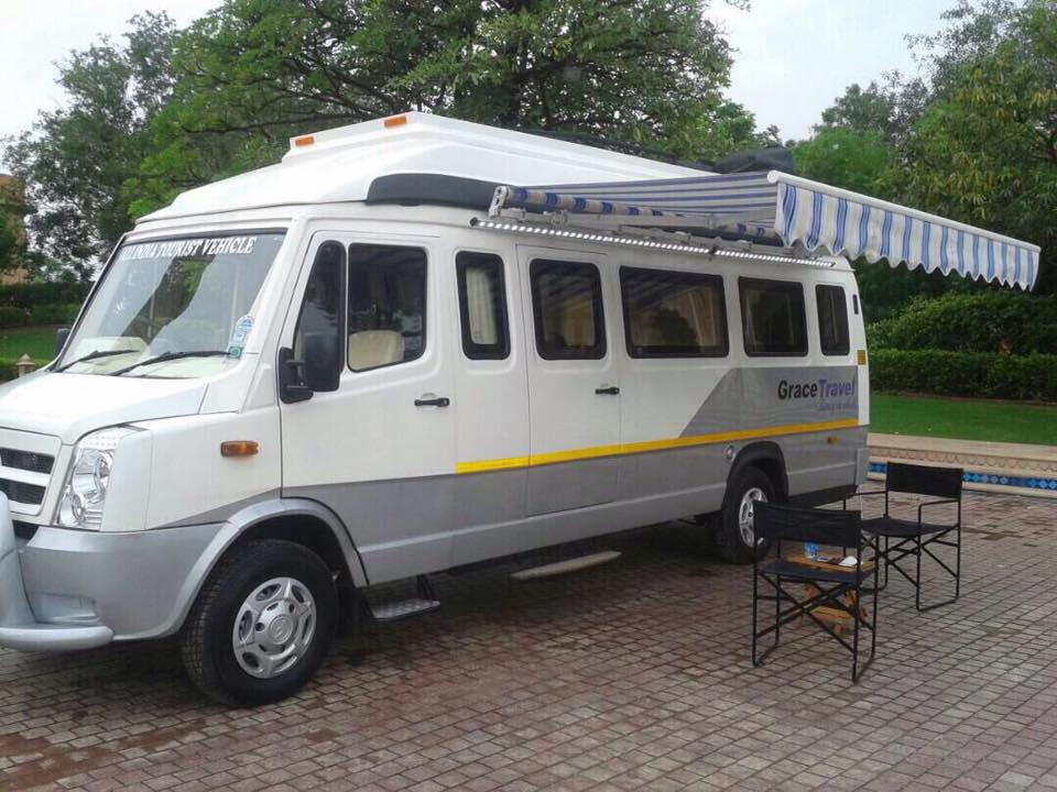 Tempo traveller in Ballabgarh